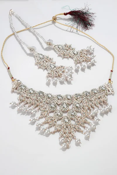 Modern Intricate Indian Jewelry Diamond Necklace Set on White Ba — Stock Photo, Image