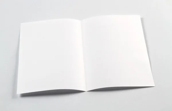 Mockup açık beyaz boş broşür A4-A5 el ilanı