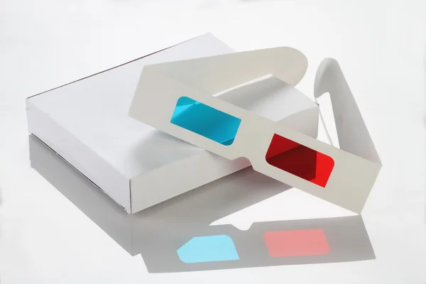 Papier blanc / boîte à cartes et lunettes 3D — Photo