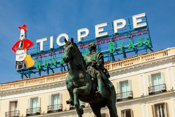 Historiska tio pepe logga på la puerta del sol square i madrid — Stockfoto