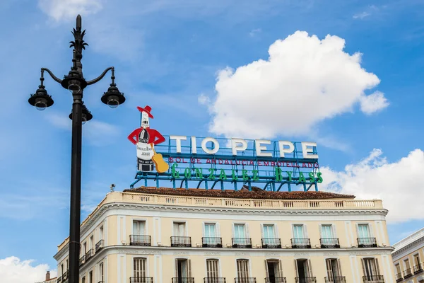 Histórico Tio Pepe Entre La Puerta del Sol Square em Madrid — Fotografia de Stock