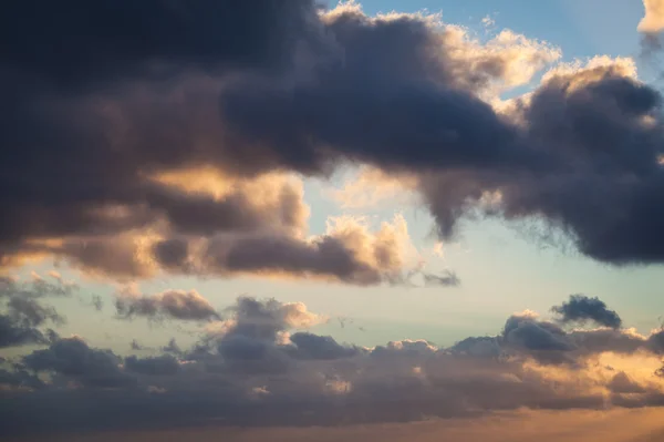 Wolkendecke bei Sonnenuntergang — Stockfoto