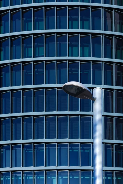 Fachada edifício moderno — Fotografia de Stock