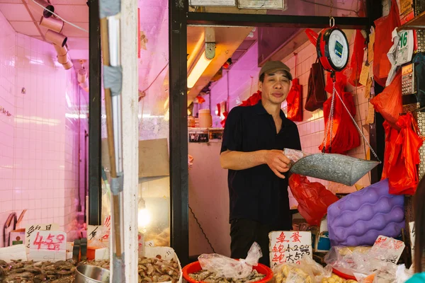 NEW YORK CITY - 16 GIUGNO: Chinatown con una popolazione stimata — Foto Stock