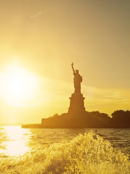 The Liberty Statue in sunset — Stock Photo, Image