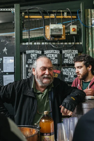 Salesmen in Borough Market — Stock Photo, Image