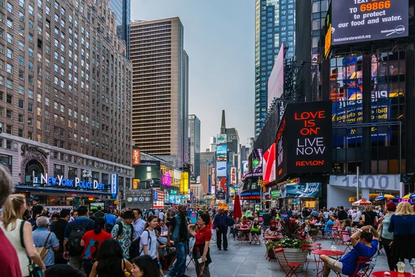 Turister i Times Square — Stockfoto