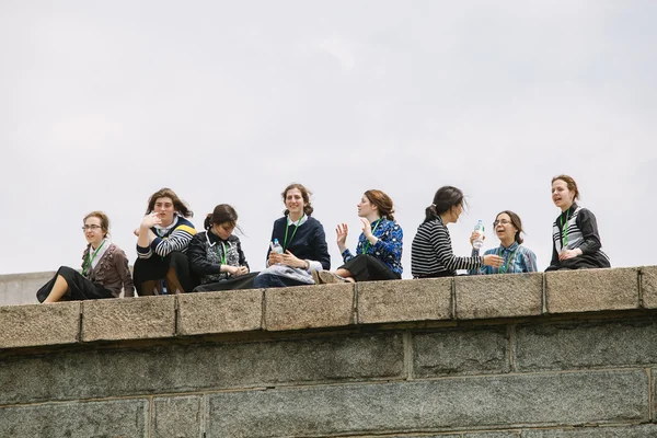 NOVA IORQUE - JUNHO 11: Grupo de Jovens Amish visitando o Stat — Fotografia de Stock