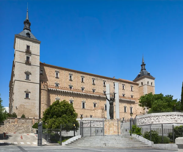 Alcazar Toledo w słoneczny dzień, Toledo, Hiszpania — Zdjęcie stockowe