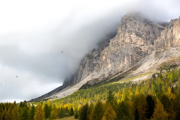 Jesień w Passo Falzarego, Dolomity, Alpy włoskie — Zdjęcie stockowe