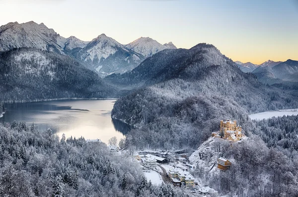 Castello di Hohenschwangau in inverno, Alpi, Germania — Foto Stock