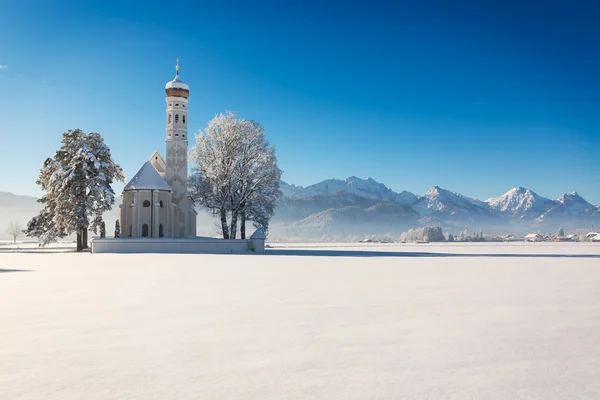 St. Coloman w dzień słoneczny zimowy, Allgau, Niemcy — Zdjęcie stockowe