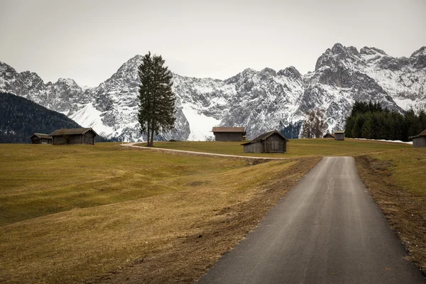 Buckelwiesen mit Karwendelgebirge, Bayern, Deutschland — Stockfoto