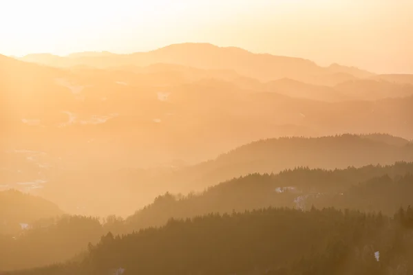 Chaîne de montagnes au coucher du soleil, Forêt Noire, Allemagne — Photo