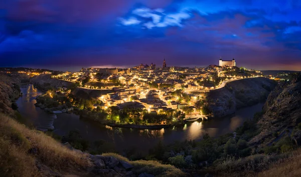 Skyline de Tolède après le coucher du soleil, Castilla-La Mancha, Espagne — Photo