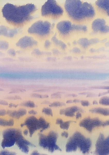 雲と水彩の背景を持つ湖による夕霧 — ストック写真
