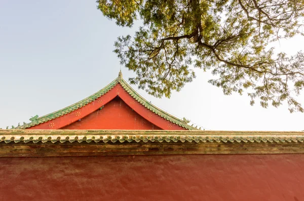 Chinese Palace with trees — Stock Photo, Image