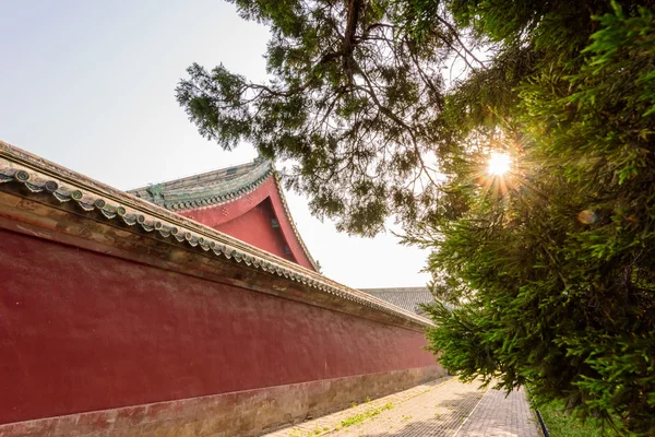 Chinese Palace with trees — Stock Photo, Image