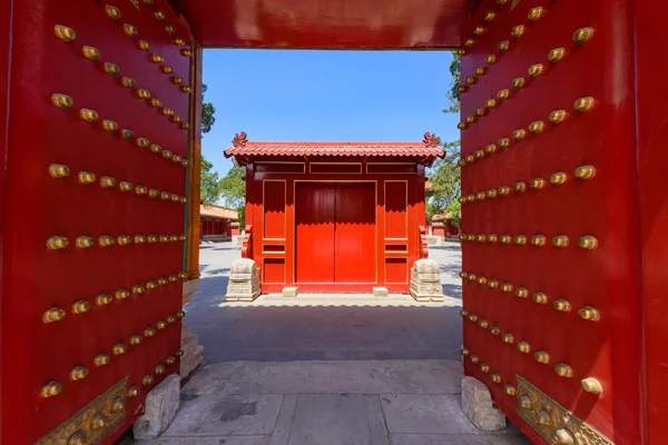 Tradycyjne chińskie drzwi — Zdjęcie stockowe