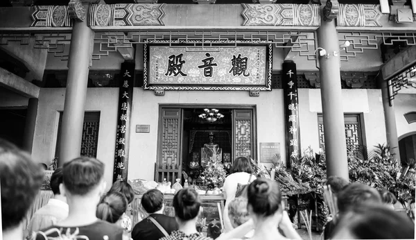 People pray before the buddha — Stock Photo, Image