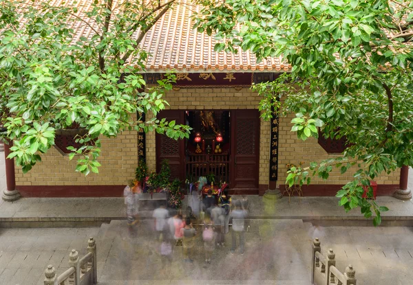 People pray before the buddha — Stock Photo, Image