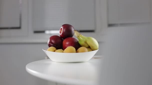 Man takes a red peach on the table — Stock Video