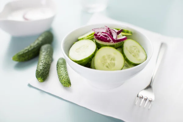 Friss egészséges saláta, uborka Jogdíjmentes Stock Képek