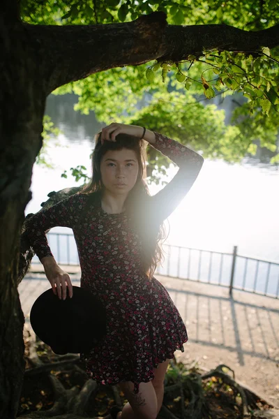 Chica joven posando — Foto de Stock