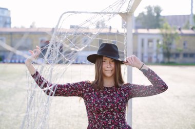 kız elbise poz içinde