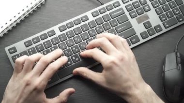 Eller dizüstü bilgisayarda klavyeye yazılsın