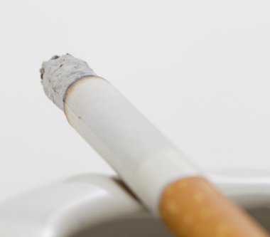 Bulanık yanan bir sigara