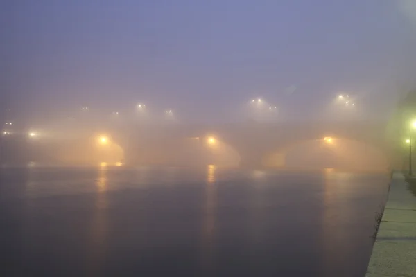 Umberto I Puente de Turín Italia en la niebla — Foto de Stock