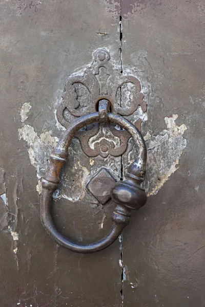 Batedor de porta antigo — Fotografia de Stock