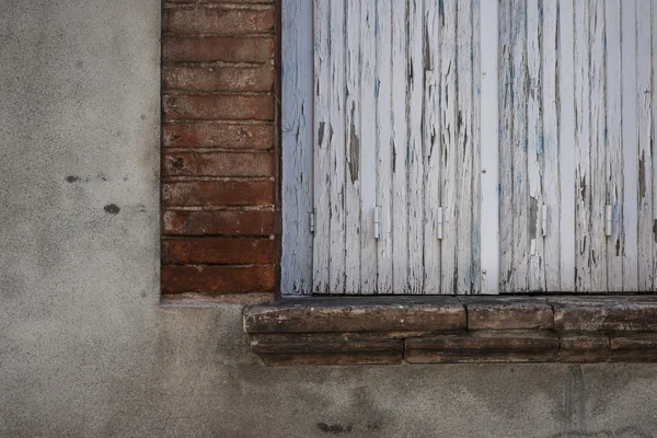 Kapalı panjurlu pencere — Stok fotoğraf