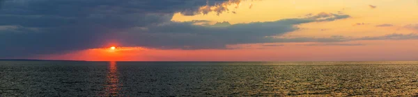 Ηλιοβασίλεμα Πανόραμα πέρα από τον Ατλαντικό Ωκεανό — Φωτογραφία Αρχείου