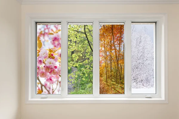 Fensterblick auf vier Jahreszeiten — Stockfoto