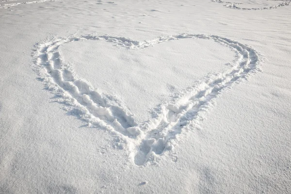 Forma do coração na neve — Fotografia de Stock