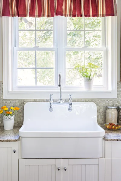 Kitchen sink and counter — Stock Photo, Image