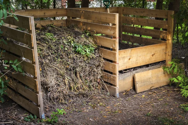 Backyard compost bins — Stock Photo, Image