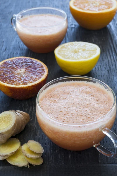 Εσπεριδοειδών και τζίντζερ smoothies — Φωτογραφία Αρχείου