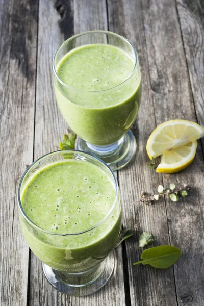 Smoothies vegetais verdes — Fotografia de Stock