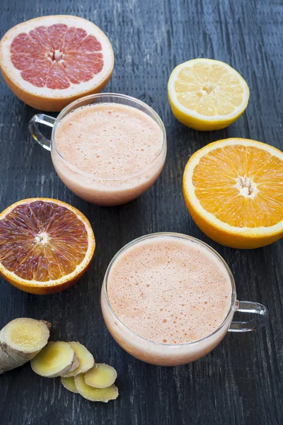 Citrus and ginger smoothies — Stock Photo, Image