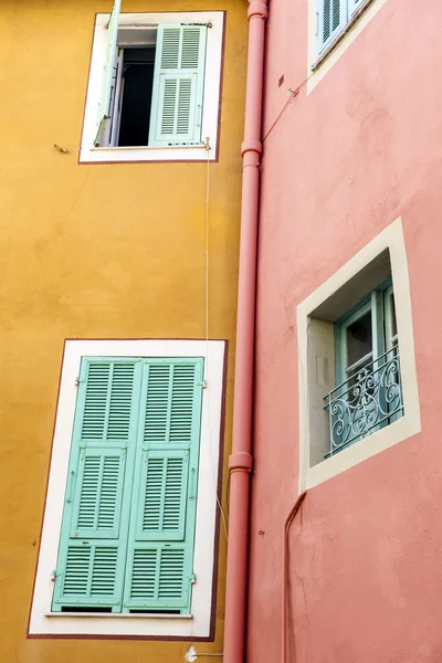 Fenêtres à Villefranche-sur-Mer — Photo