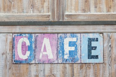 Eski yıpranmış Cafe işareti