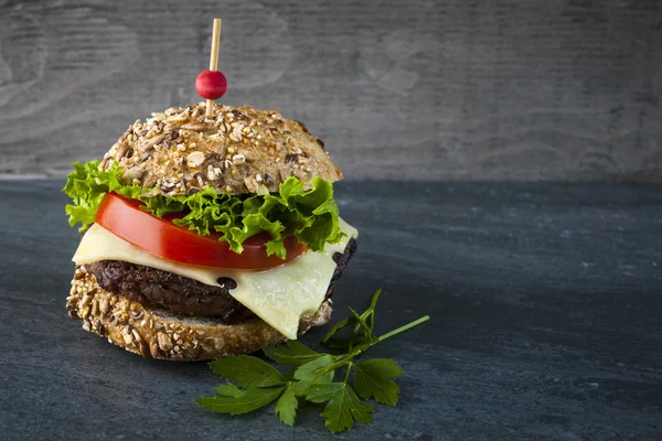 Een gastronomische hamburger — Stockfoto