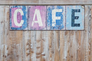 Eski yıpranmış Cafe işareti