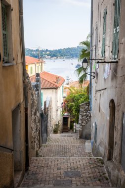 Villefranche-sur-Mer şehrindeki eski sokak