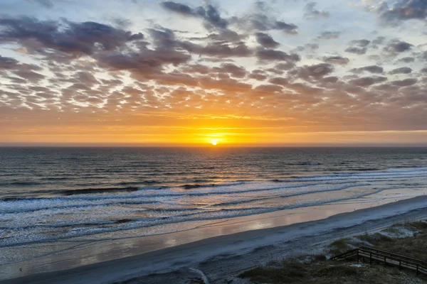 Sol nascente sobre atlântico — Fotografia de Stock