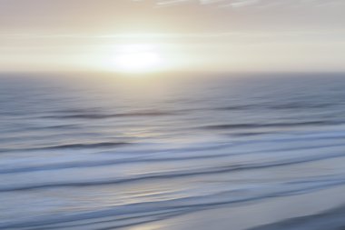 Atlantik üzerinden puslu gündoğumu