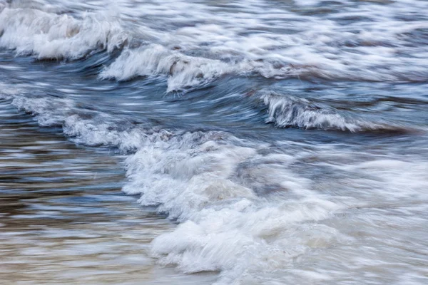 Vlny na pobřeží — Stock fotografie
